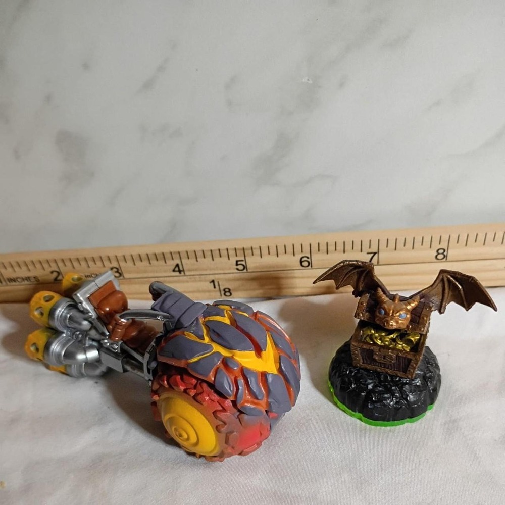 Activision Skylander Burn-Cycle Vehicle 87545888  Winged Treasure Chest 83988888